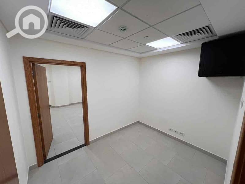 7 48c06331-2ab5-45d3-b8d8-e9b4a4e614fc. jpg