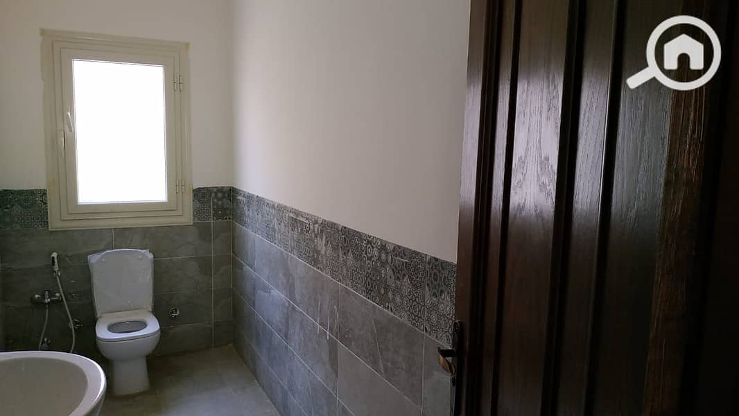 16 WhatsApp Image 2025-11-27 at 22.42. 03_cc6ac07a. jpg