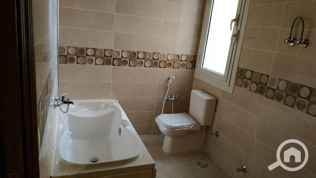 19 WhatsApp Image 2025-11-27 at 22.42. 03_57a72505. jpg