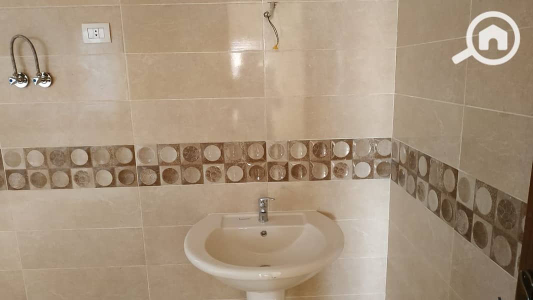 21 WhatsApp Image 2025-11-27 at 22.42. 03_03cdc52c. jpg