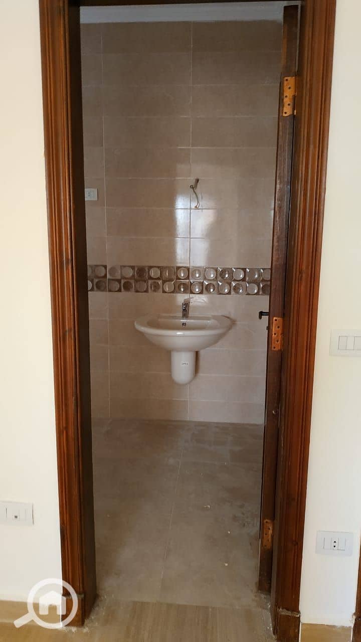 23 WhatsApp Image 2025-11-27 at 22.42. 04_0343f751. jpg