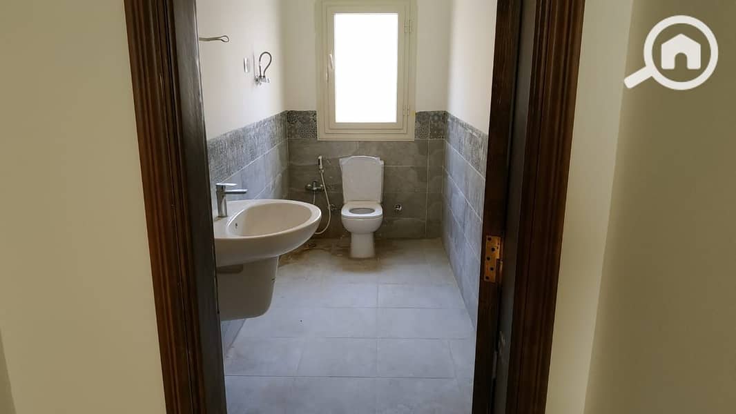 26 WhatsApp Image 2025-11-27 at 22.42. 06_0fc8fcec. jpg