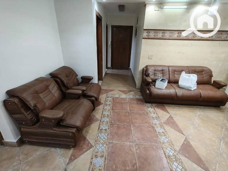 2 e6f0c8d2-991e-402c-9357-b09d5bb644a3. jpeg