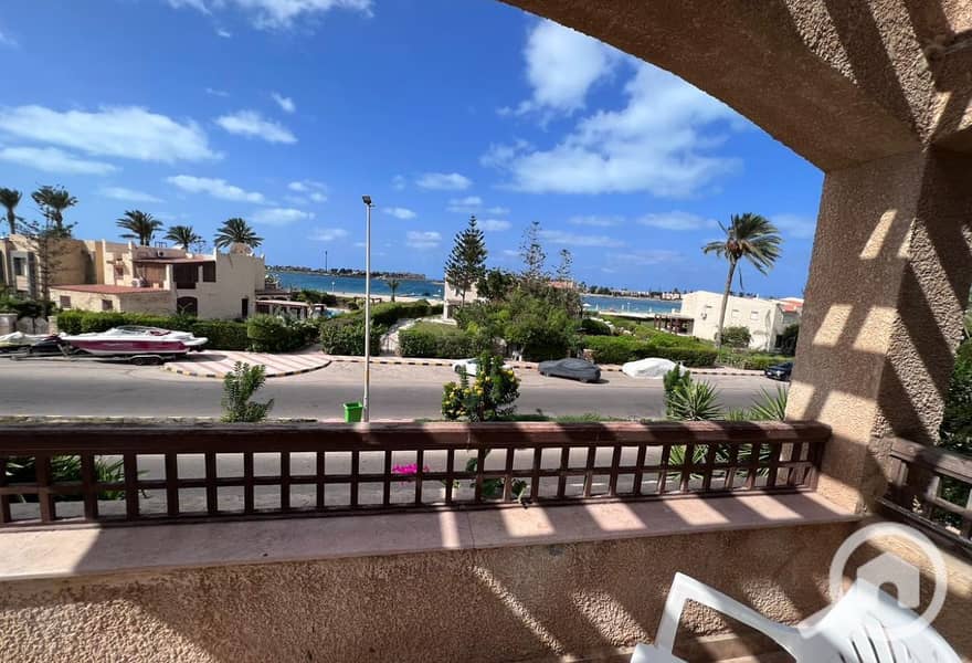 16 deeef85e-c12e-4e1d-a2c2-12b4993dcb7c. jpg