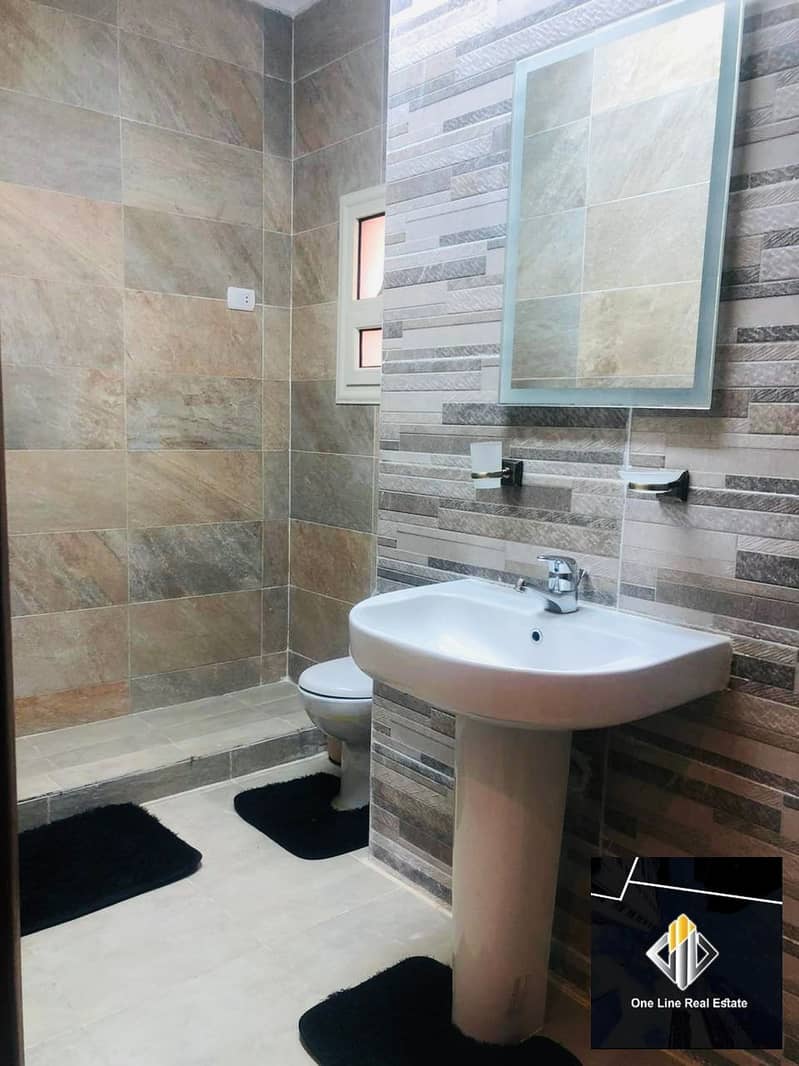 12 02a28b0d-d8e5-4022-8a8b-4bd8cc58d6b9. jpeg