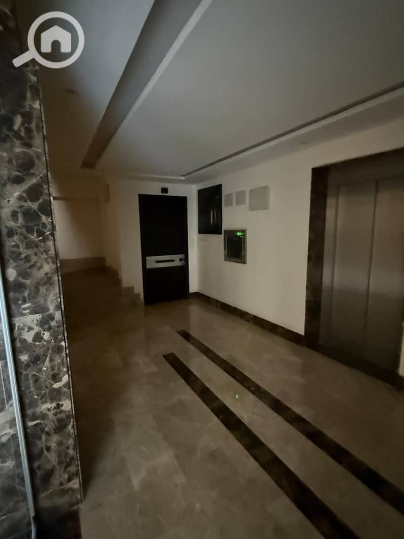 10 8e69a812-8ed4-4391-aa4b-91fbd512b516. jpg