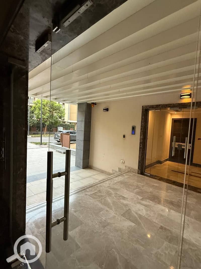 11 153e97a4-2b8d-401b-a636-fa4f833bfb53. jpg