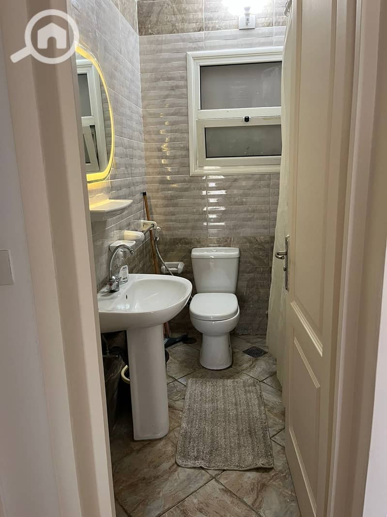 13 42d017c3-d3b5-47a6-b5f4-32354cd94ebd. jpeg