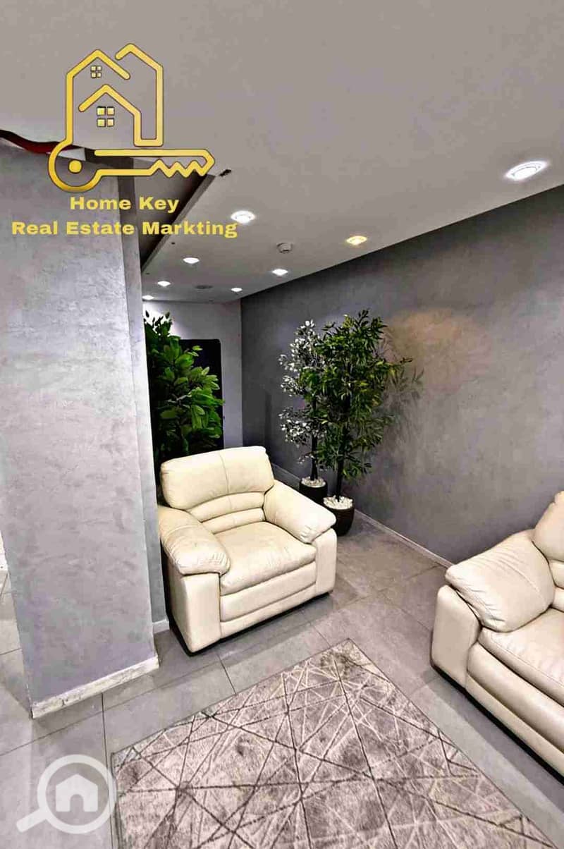 7 Picsart_25-11-04_13-46-35-982. jpg