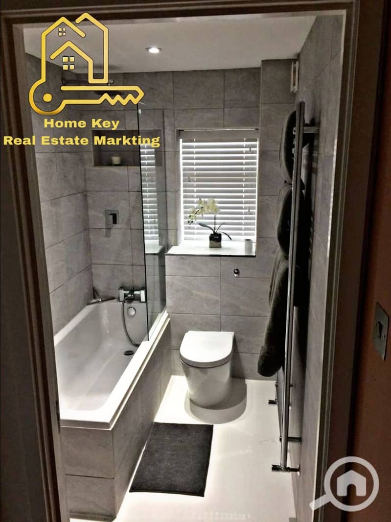 7 Picsart_25-10-30_15-06-15-586. png