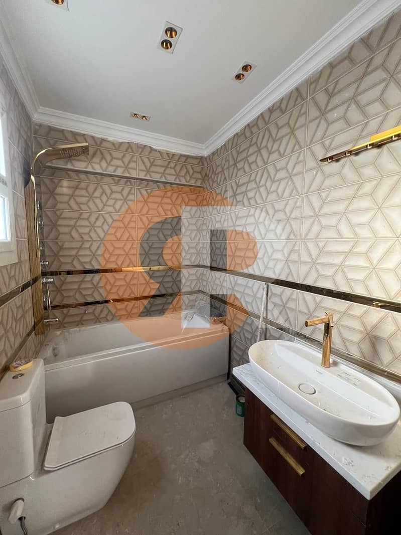 4 WhatsApp Image 2025-10-25 at 17.16. 41_e40ae59d. jpg