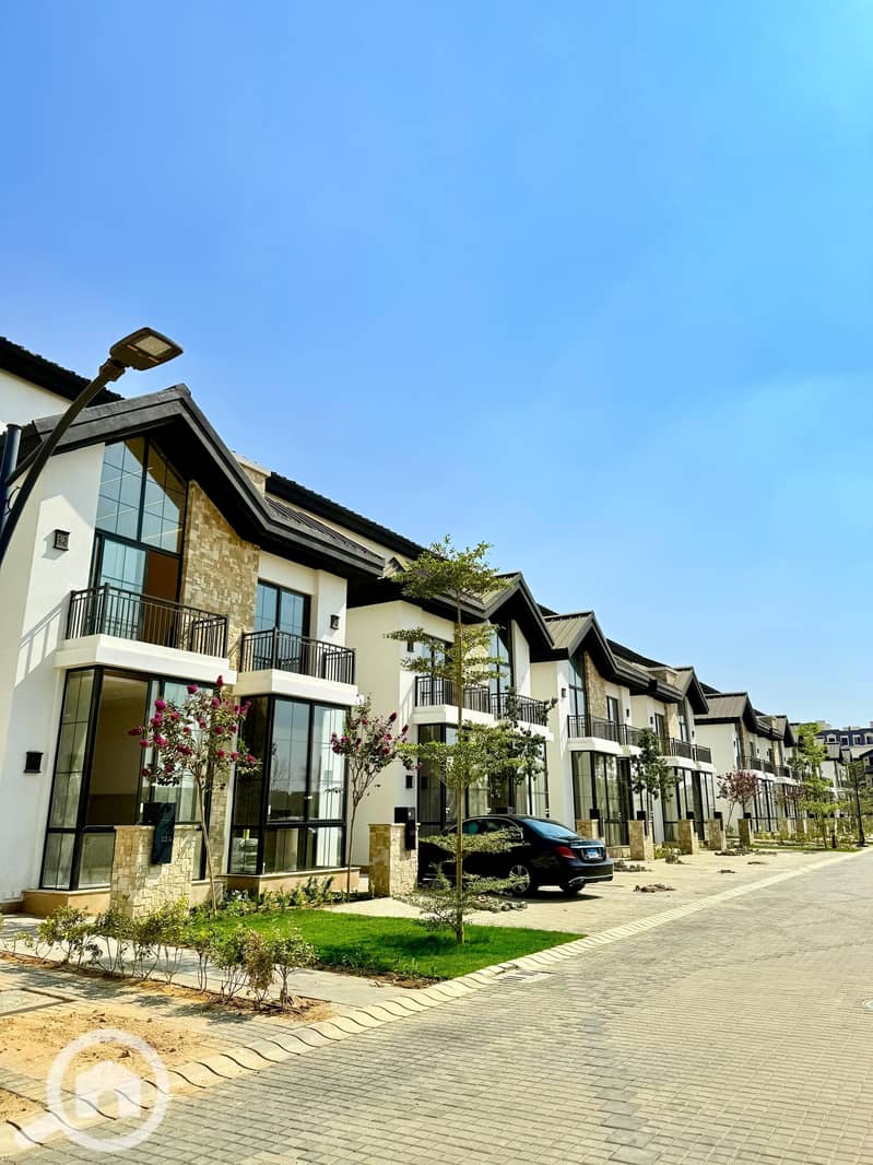 4 c38dc6cf-094d-40b0-89d9-6e173a451f46. jpeg