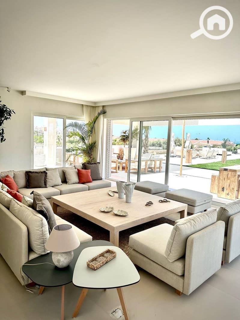 8 08ff8b7e-ccf6-4096-9b5f-325dc04e4559. jpeg