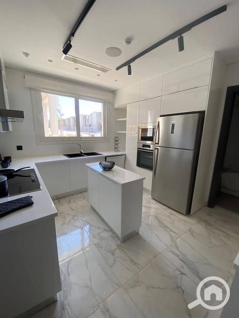 12 4c6745ee-1c4d-466d-bd35-ea6b97a0f602. jpeg