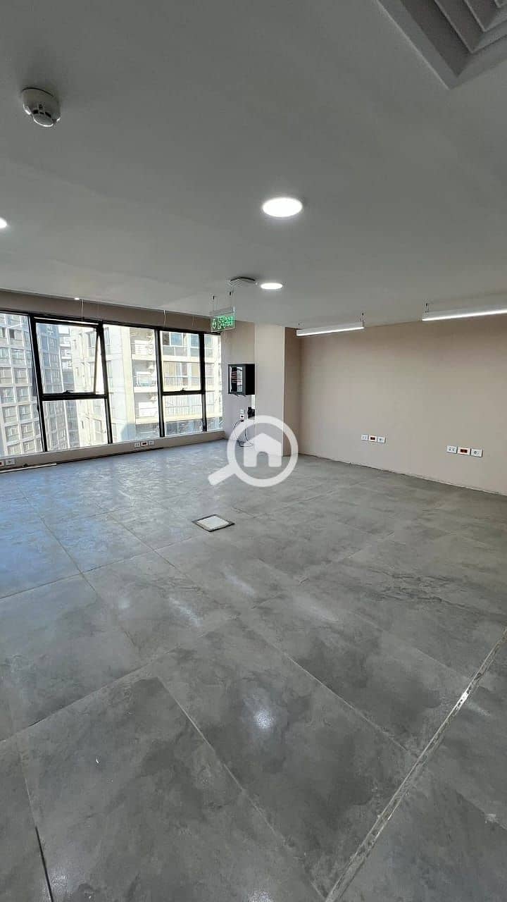 b83992d7-ea98-4c3b-9b52-67ae0ff2dfb0. jpg