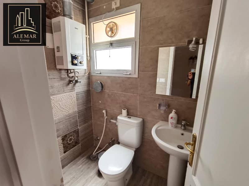 10 06594a2b-0359-4dd6-a9bf-ac39f11a3fb8. jpg