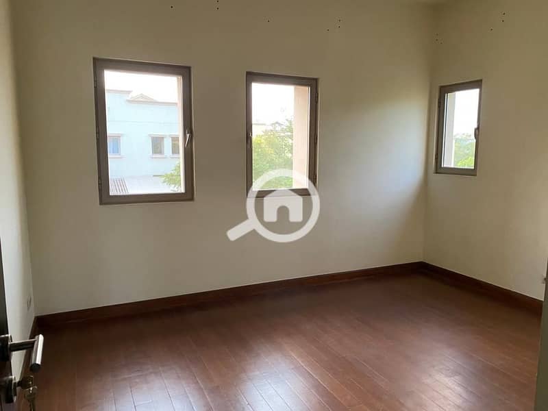 9 86b5476e-3428-4fda-ba87-230cda26f2c3. jpg