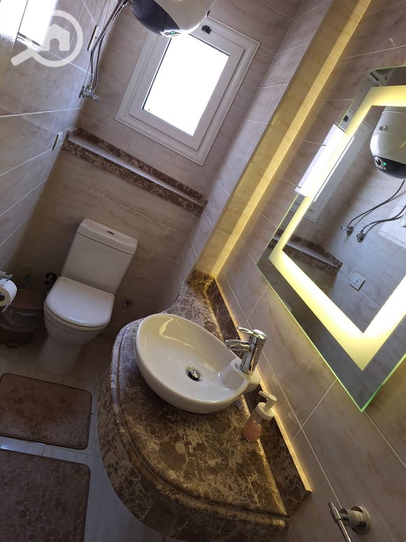 9 ae03b1cb-2f58-47d4-9533-43e758957e5f. jpg