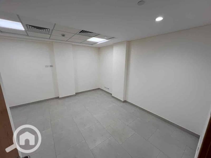 4 a2622c6c-5c49-4324-84fa-371b1ea7511e. jpg