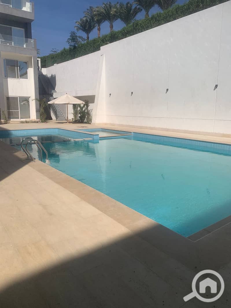 2 18d62f8a-67c4-457c-a63c-4e49924e3adf. jpg