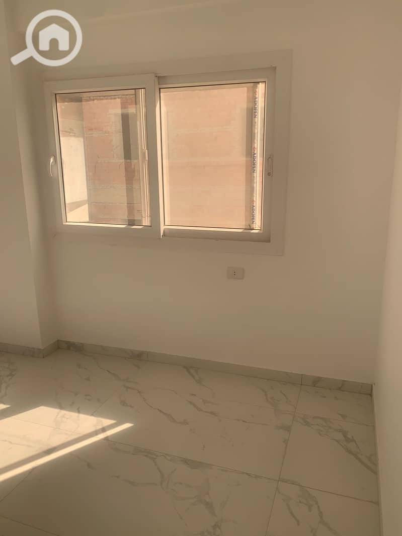 8 1618ef56-df31-45bb-a1e0-c3f98a3d5973. jpg