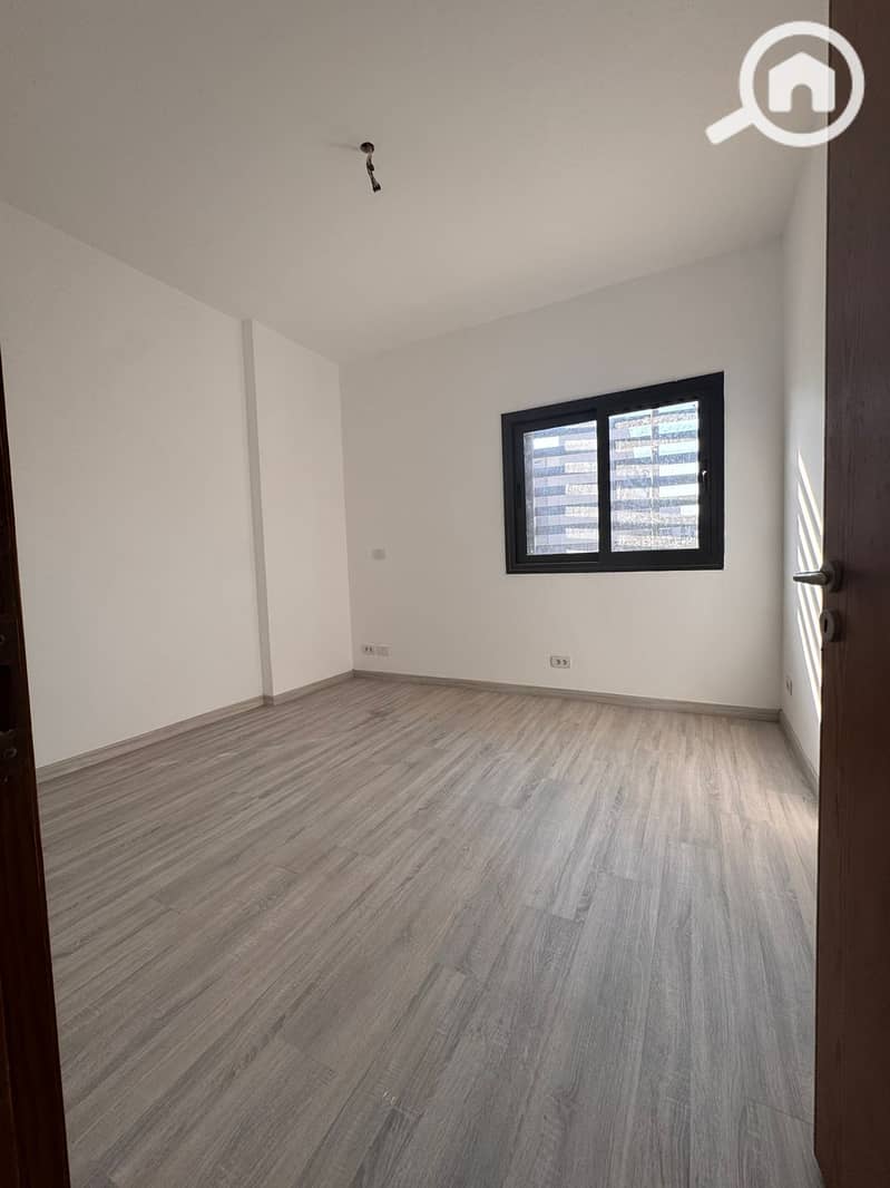 2 20cb4cdd-4720-437c-a9b3-4c20aa609c2e. jpg