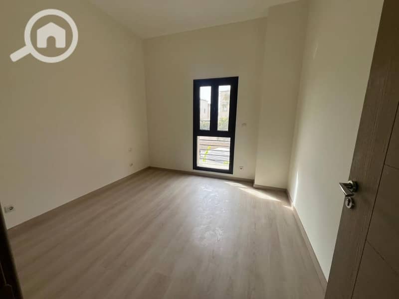 4 e385a756-a059-4712-80d1-ecc977486d98. jpg