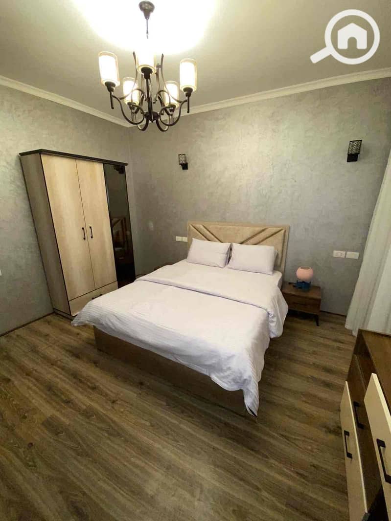 24 b9c971d9-4b4c-40a0-bf59-7a0cf65e205c. jpg