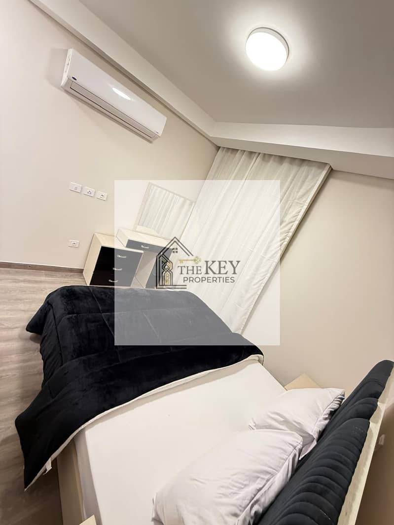 2 0f77fc80-06a2-40e8-b2c8-820840e819db. jpg