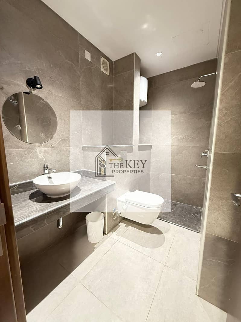 16 ea3ff8ca-5be2-4a47-b114-36f52d095388. jpg