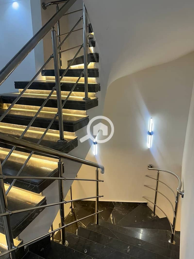 6 5ad7d29c-99ed-47f3-a100-fe2e18783c37. jpg