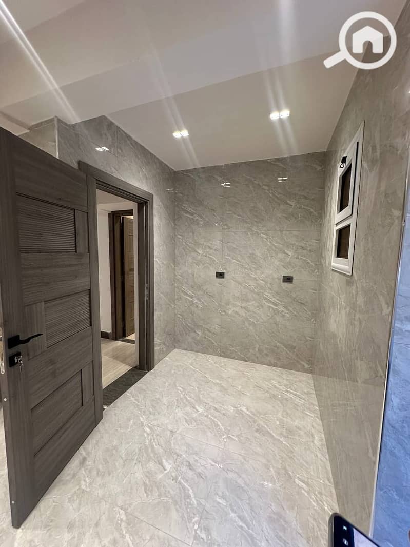 10 ede759b1-6541-442d-9684-4ae689972c90. jpg