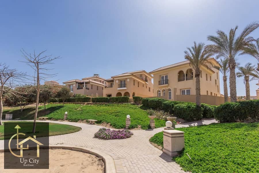 3 Hyde-Park-out-door. jpg