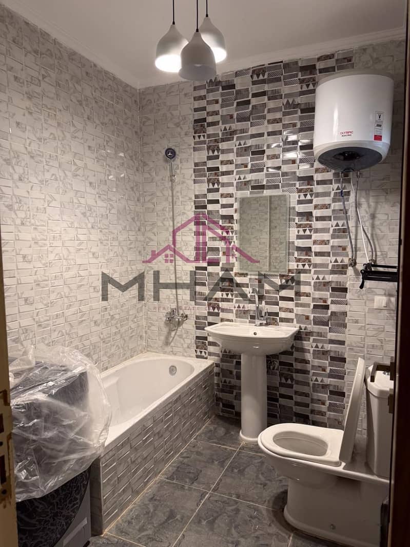 8 photo_5855166711361899514_y. jpg