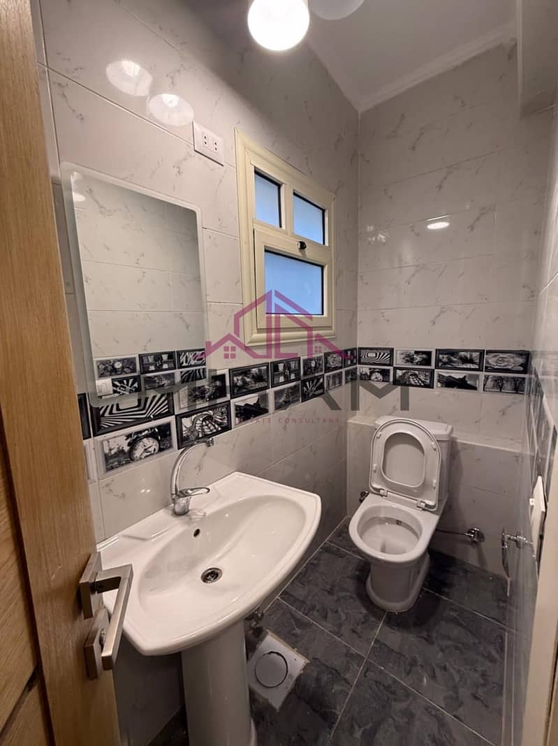 12 photo_5855166711361899520_y. jpg