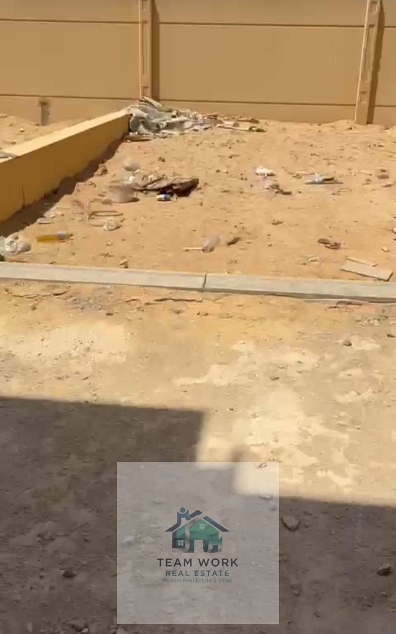 2 8aef8501-6a69-4c99-8c06-1a7fa00d2aa8. jpg