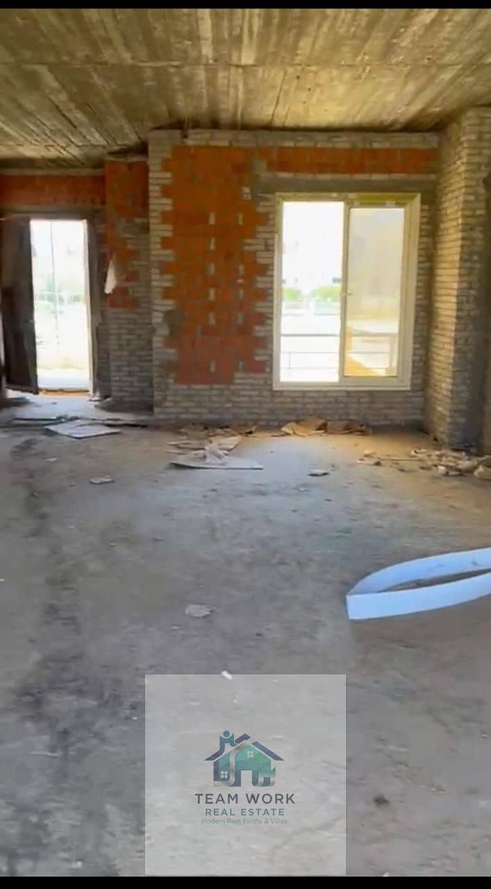 4 bf181152-67ad-4393-86c1-f21cb6c0cc30. jpg