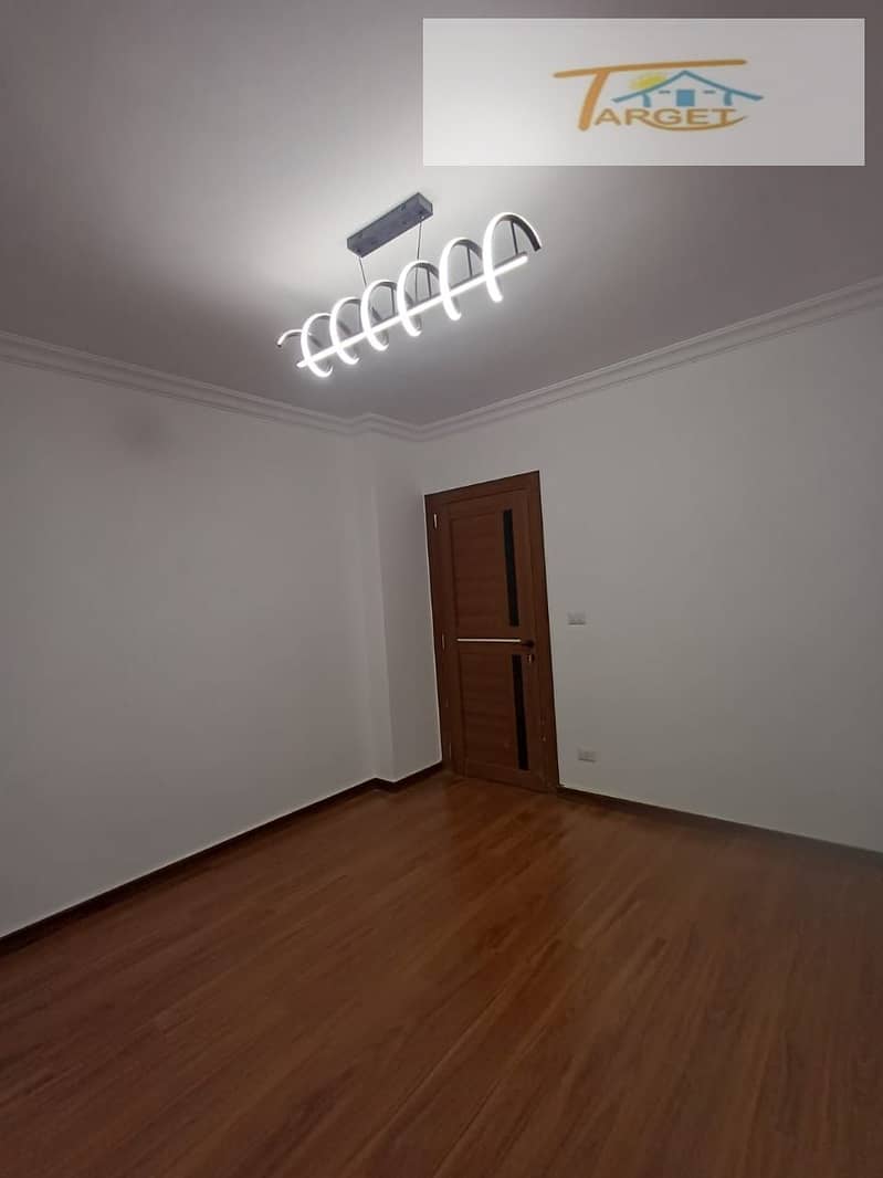 8 235f5d7c-083c-495e-a60a-edf154db847b. jpg