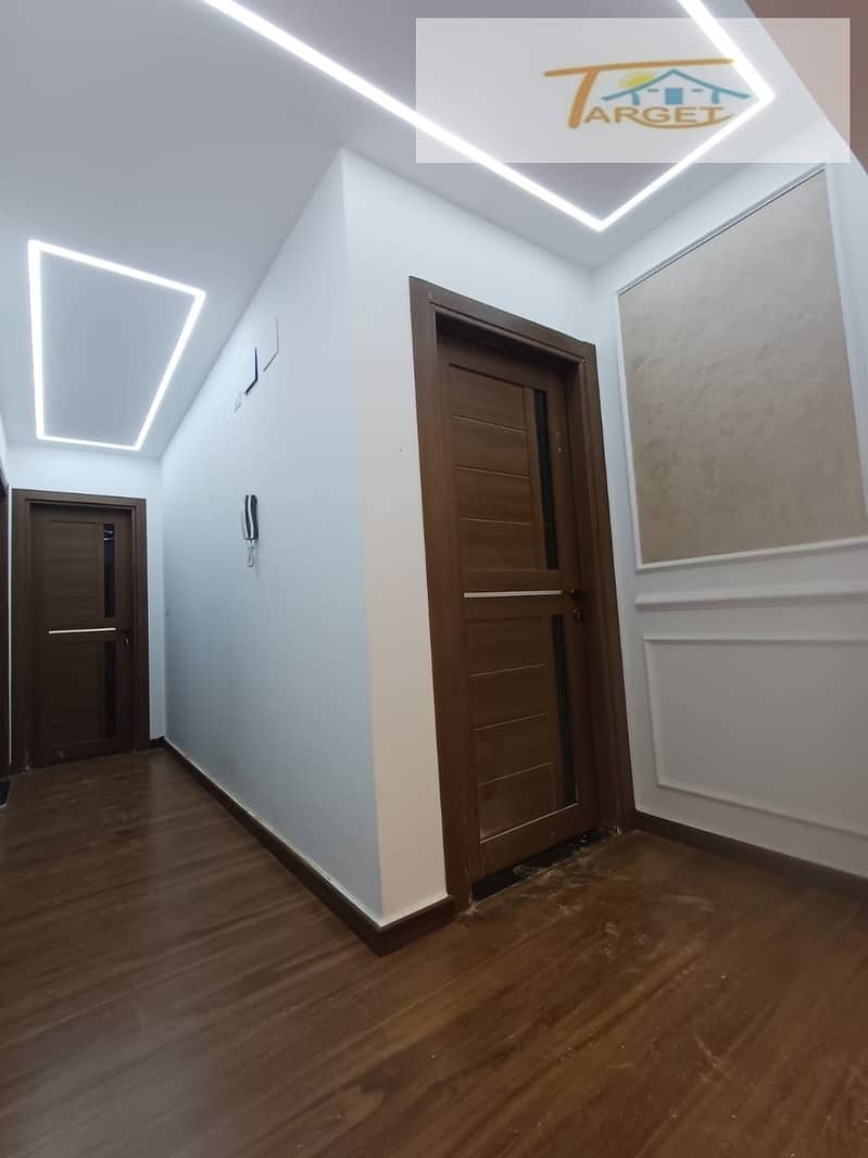 10 c826bf24-c8b3-4458-b2a4-d8226e618cd8. jpg