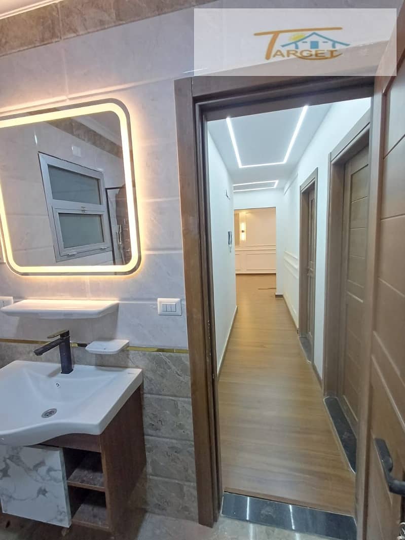 12 b53a0a77-a67e-466b-be86-0cfb66e53ec4. jpg