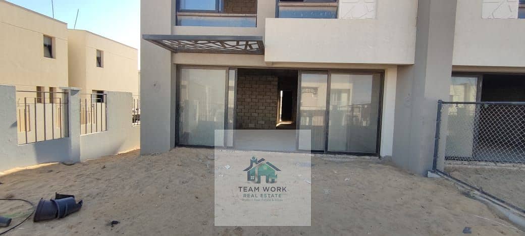 4 43ef6690-bddb-4353-a0c2-039f7eebcf66. jpg