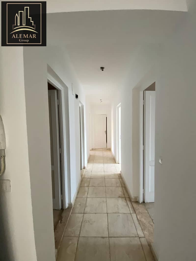 3 7e7286ed-cf5a-46f1-933d-ba254f7e0619. jpg