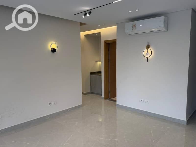 10 595f2389-4090-46cb-a90b-57ca1cdca8cf. jpeg