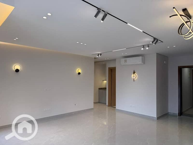 21 7196833f-c7d9-4707-ae26-daf37659ba5a. jpeg