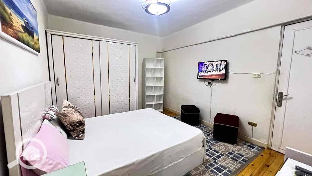 15 198bc0b8-9c74-49f9-a3ab-10e92d1f682a. jpg