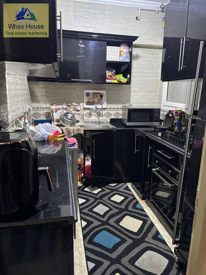 4 e69a034f-7eb7-4a6d-9332-cb46de5a2473. jpg