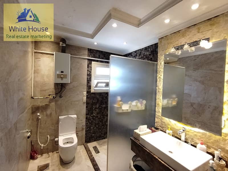 8 b669a56b-05fa-4dfc-ab80-8cbe7d500ec6. jpg