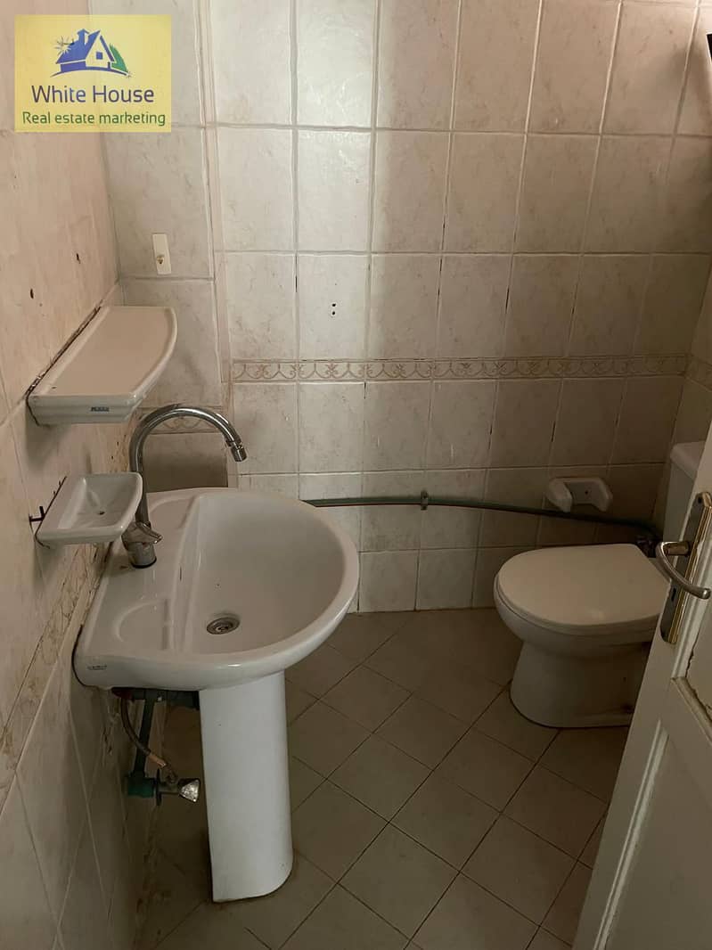 6 c2418bca-ec85-4faf-aef9-b8e0ca112386. jpg