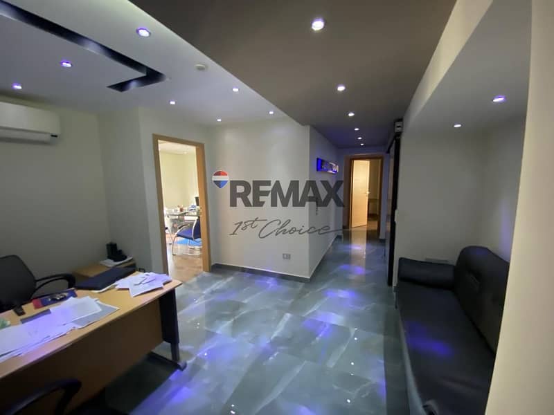 8 51feb485-e93a-4a83-9b3b-642a9b9a9afc. jpg