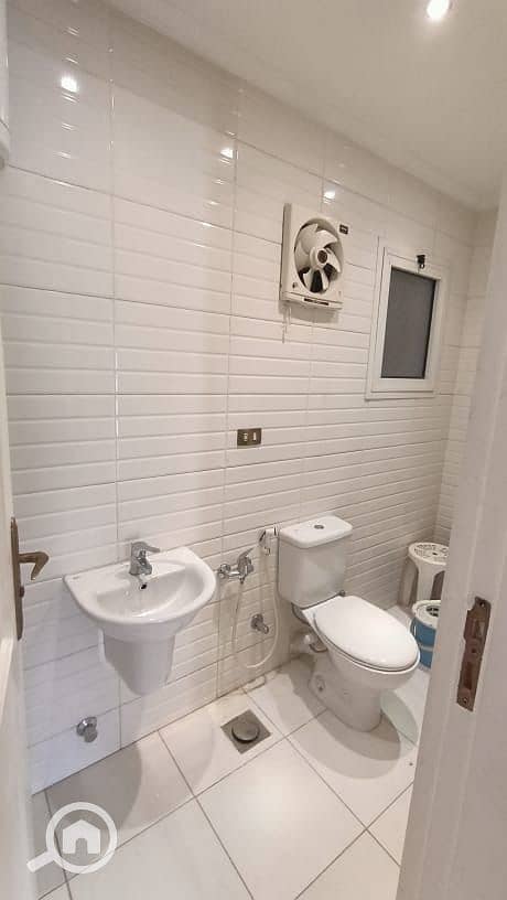 6 4602d43e-fb60-4527-843d-a13d05f72044. jpeg